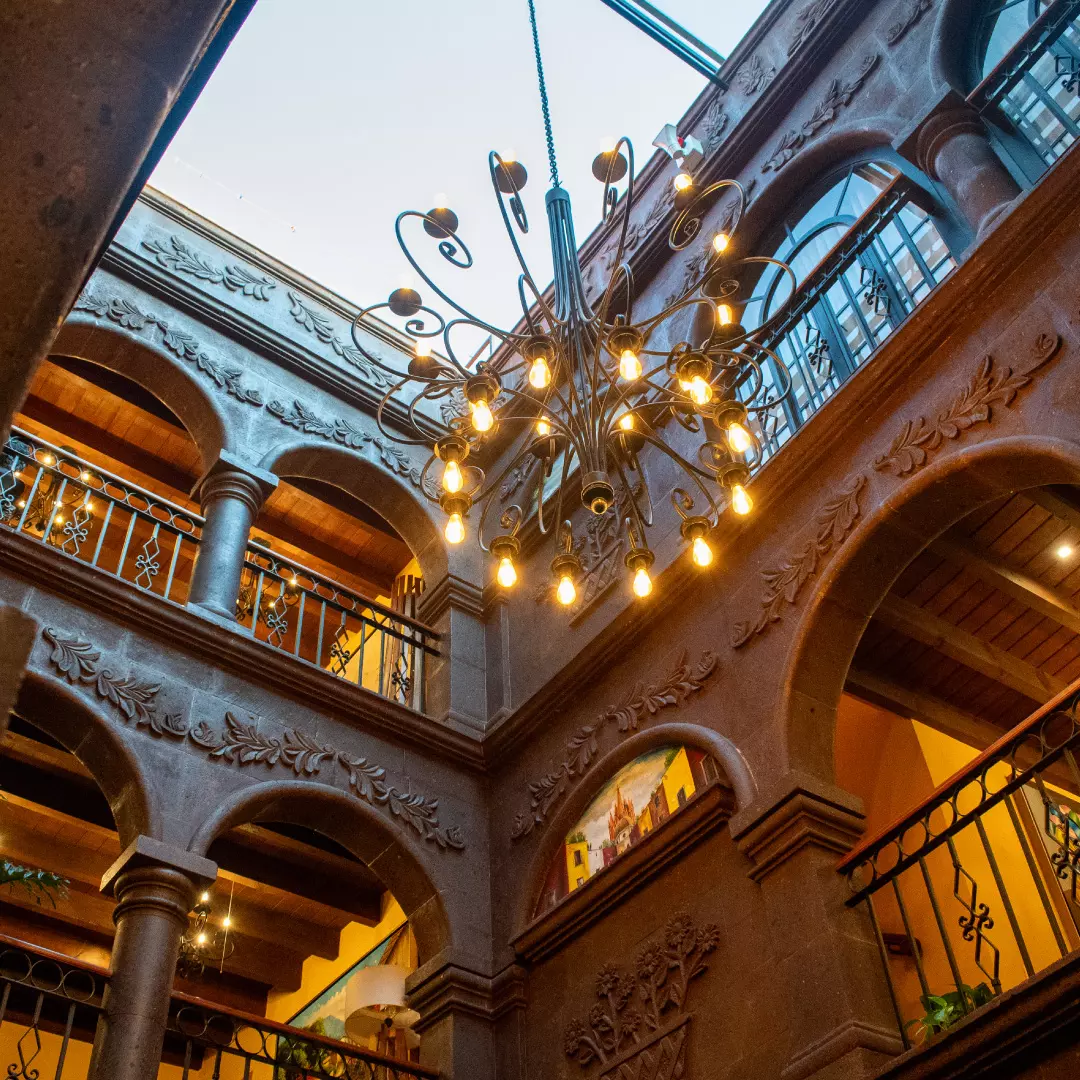 Hotel of the Month: FIVE QUEENS - Local SMA Guide by Bendita